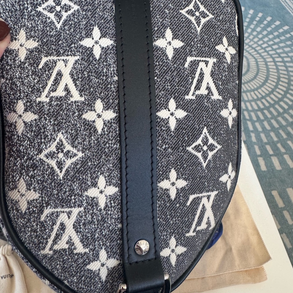 I lowered the price to sell  
Louis Vuitton Black and Gray Monogram Speedy 25 - Picture 13 of 16